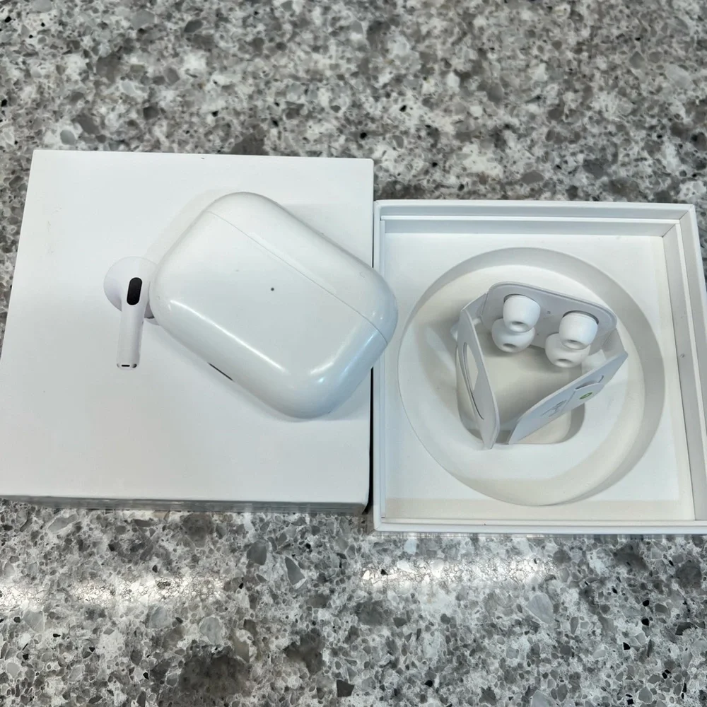 Apple AirPods Pro (White) - Right AirPod + Case